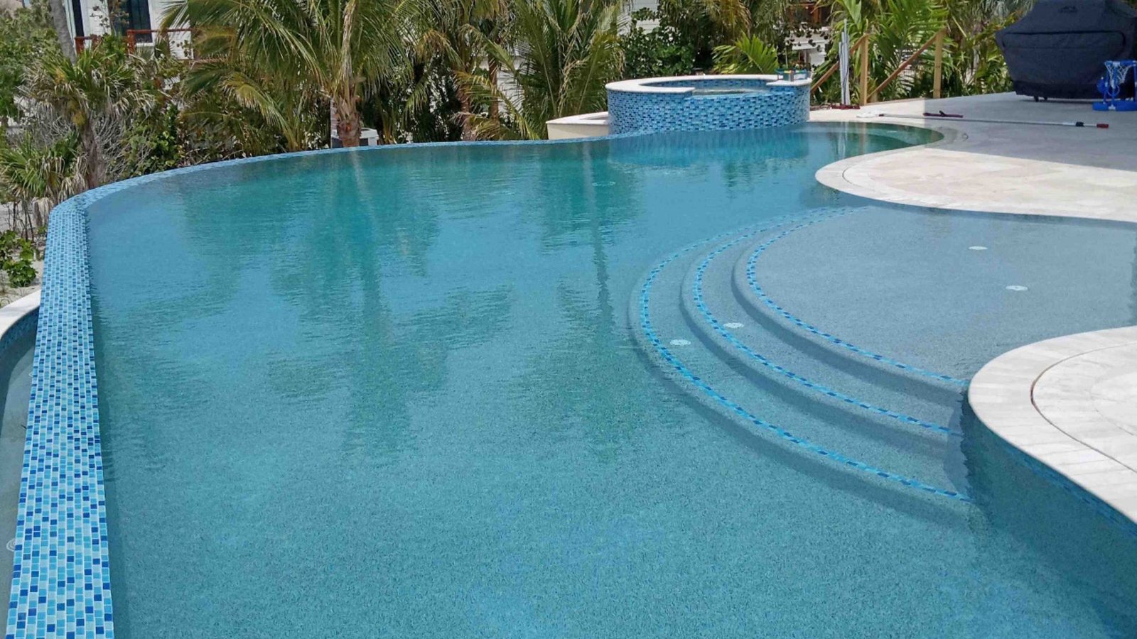 Luxury pool build